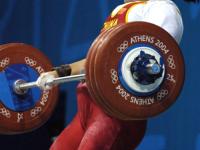 开云体育官方网站-举重选手挺拔身姿，挑战极限重量