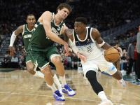 开云体育在线-雄鹿轻取湖人继续领跑东部