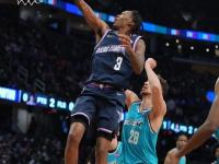 开云体育官方网站-雄牛逆转黄蜂，巴恩斯绝杀三分得分