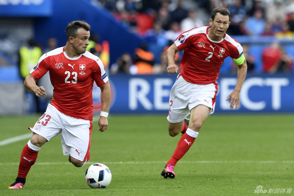 西班牙队与瑞士队在马德里展开激烈角逐 西班牙队与瑞士队在马德里展开激烈角逐