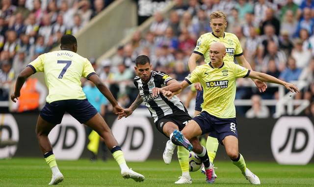 伯恩茅斯主场大败,士气受挫 伯恩茅斯主场大败,士气受挫