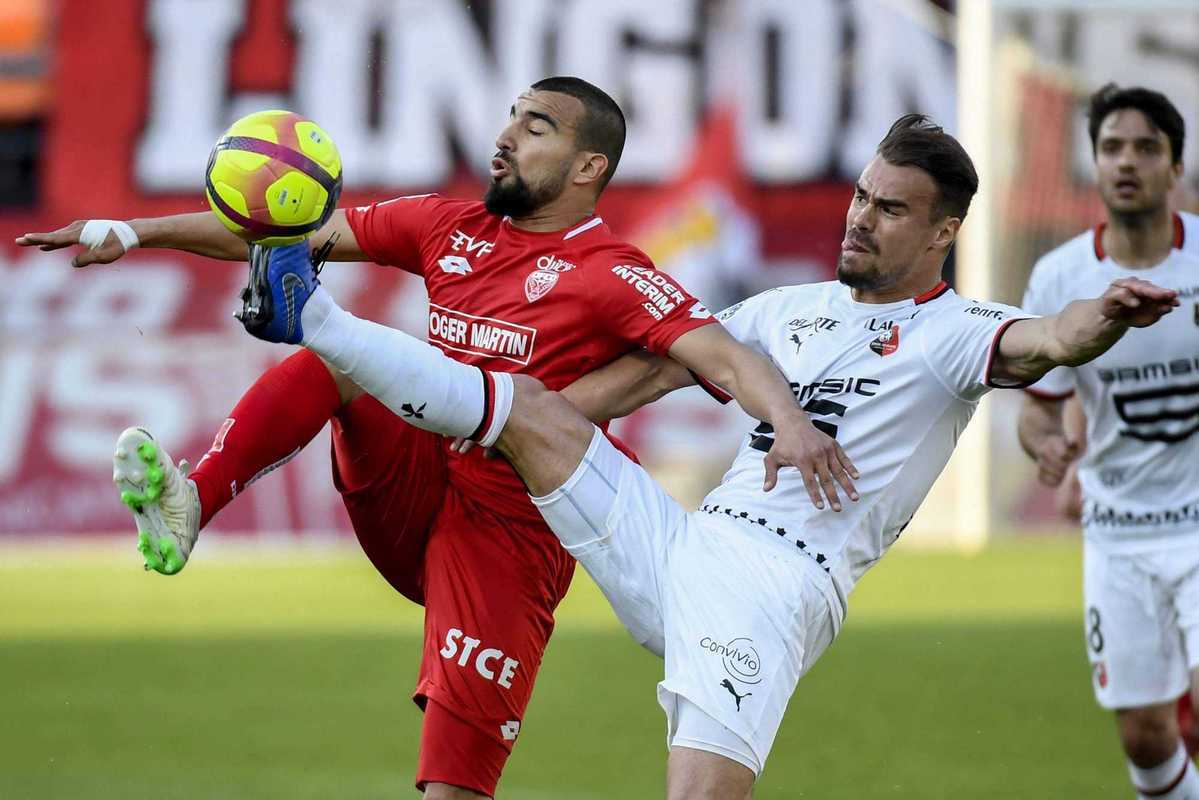 激情碰撞,赛场上演激烈对抗 激情碰撞,赛场上演激烈对抗