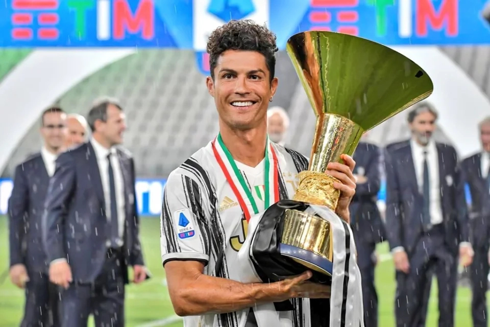 尤文图斯险胜,冲击意甲冠军希望犹存 尤文图斯险胜,冲击意甲冠军希望犹存