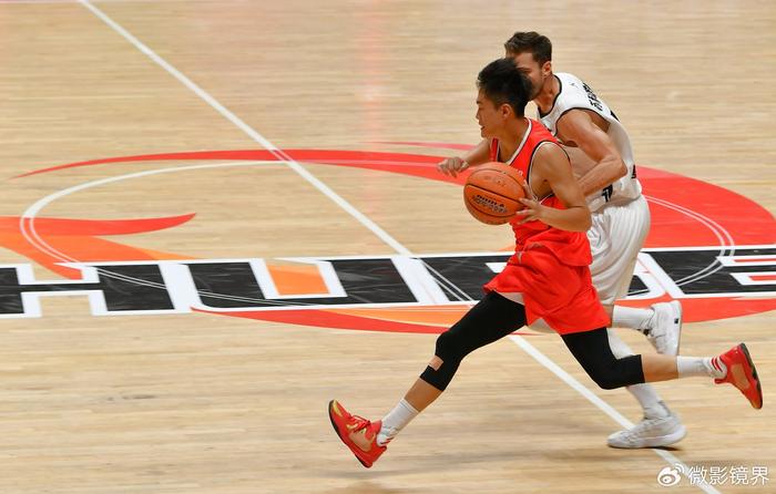 男篮联赛的精彩瞬间落入镜头,赛事精彩 男篮联赛的精彩瞬间落入镜头,赛事精彩