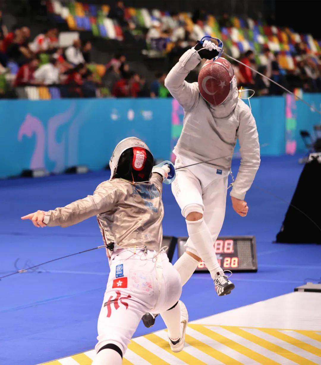 保加利亚选手夺得击剑比赛女子团体金牌 保加利亚选手夺得击剑比赛女子团体金牌