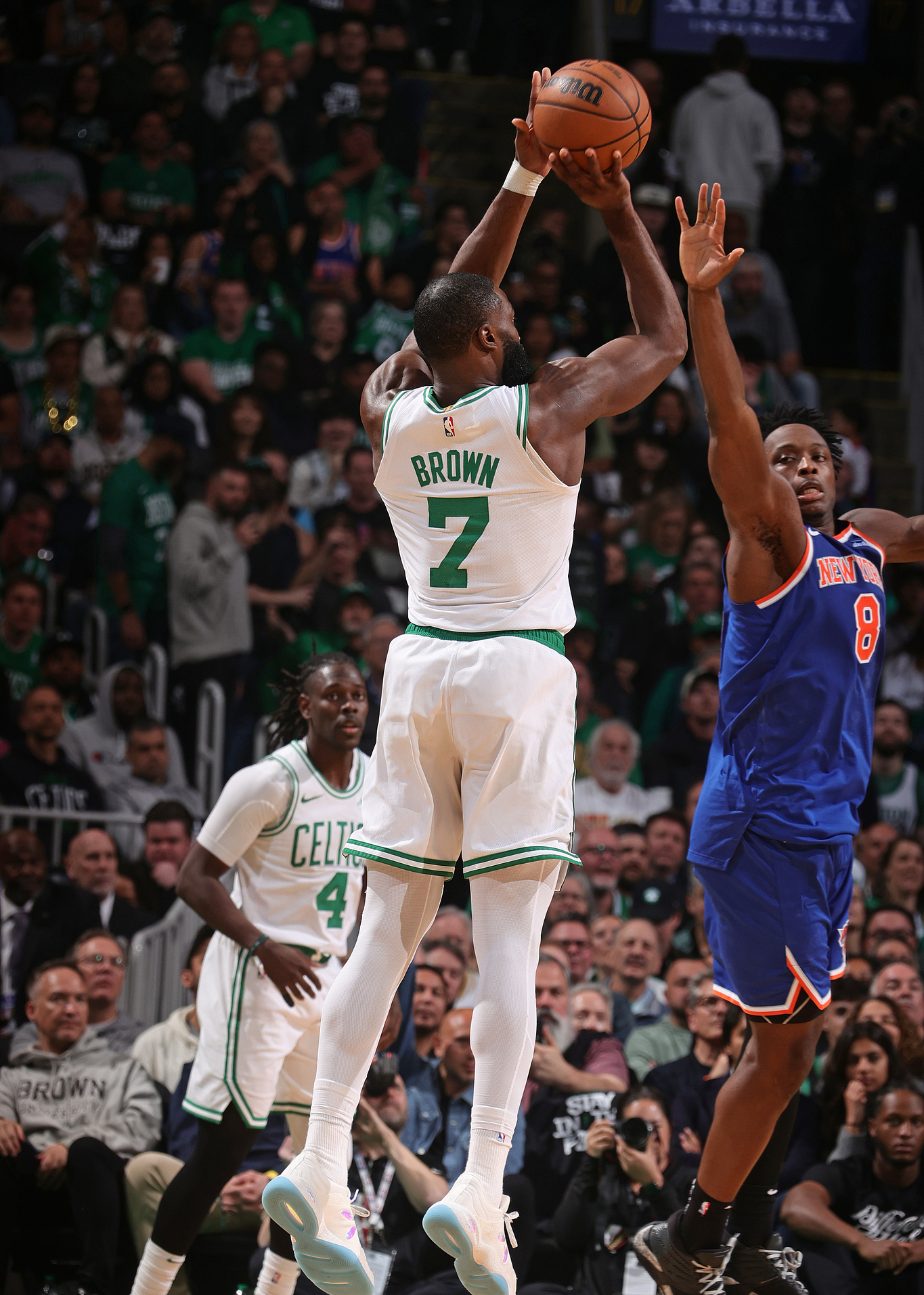 尼克斯继续领跑东部,击败老鹰 尼克斯继续领跑东部,击败老鹰