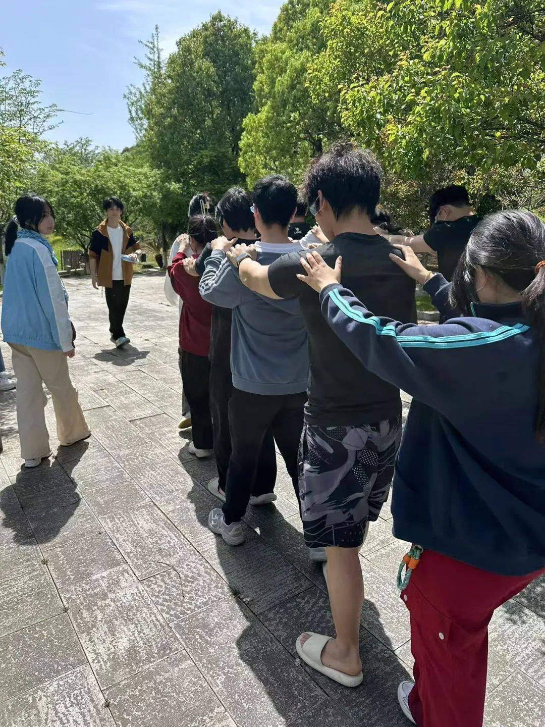 包含团队协作默契,最终夺得团体比赛冠军的词条 包含团队协作默契,最终夺得团体比赛冠军的词条