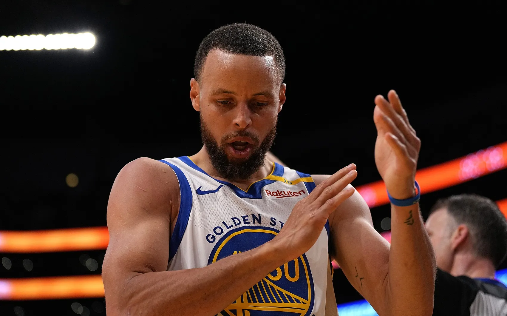 快船客场逆袭灰熊,主控后卫主攻火力 快船客场逆袭灰熊,主控后卫主攻火力