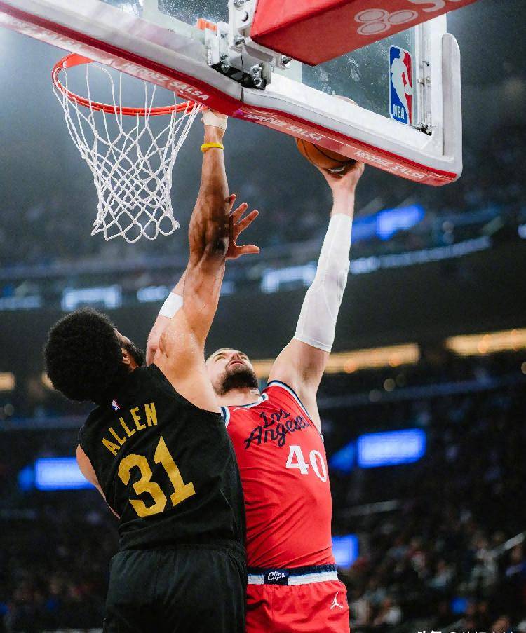 快船逆转尼克斯,莱昂纳德关键表现 快船逆转尼克斯,莱昂纳德关键表现