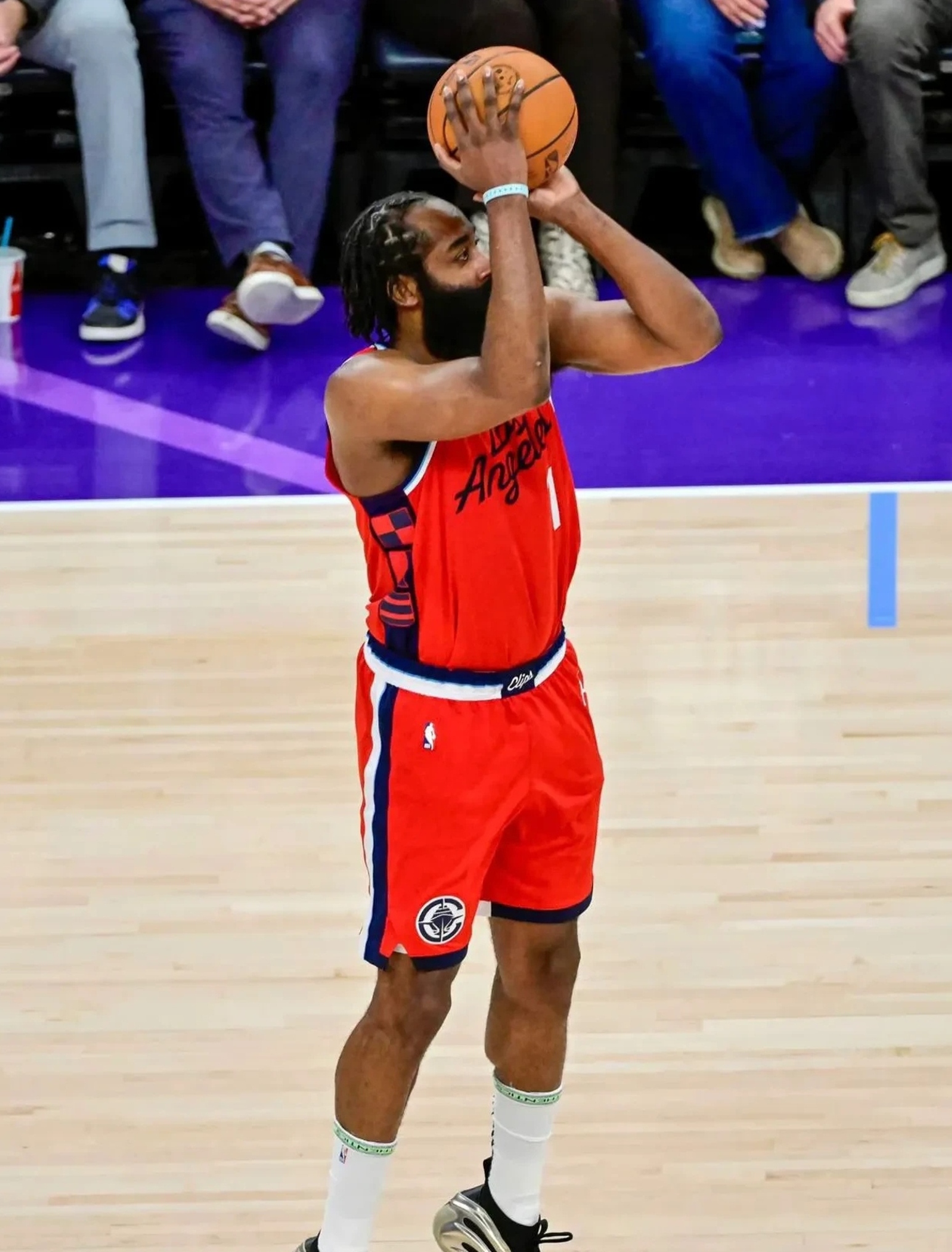 快船逆转击败雷霆,乔治关键时刻砍下3分 快船逆转击败雷霆,乔治关键时刻砍下3分