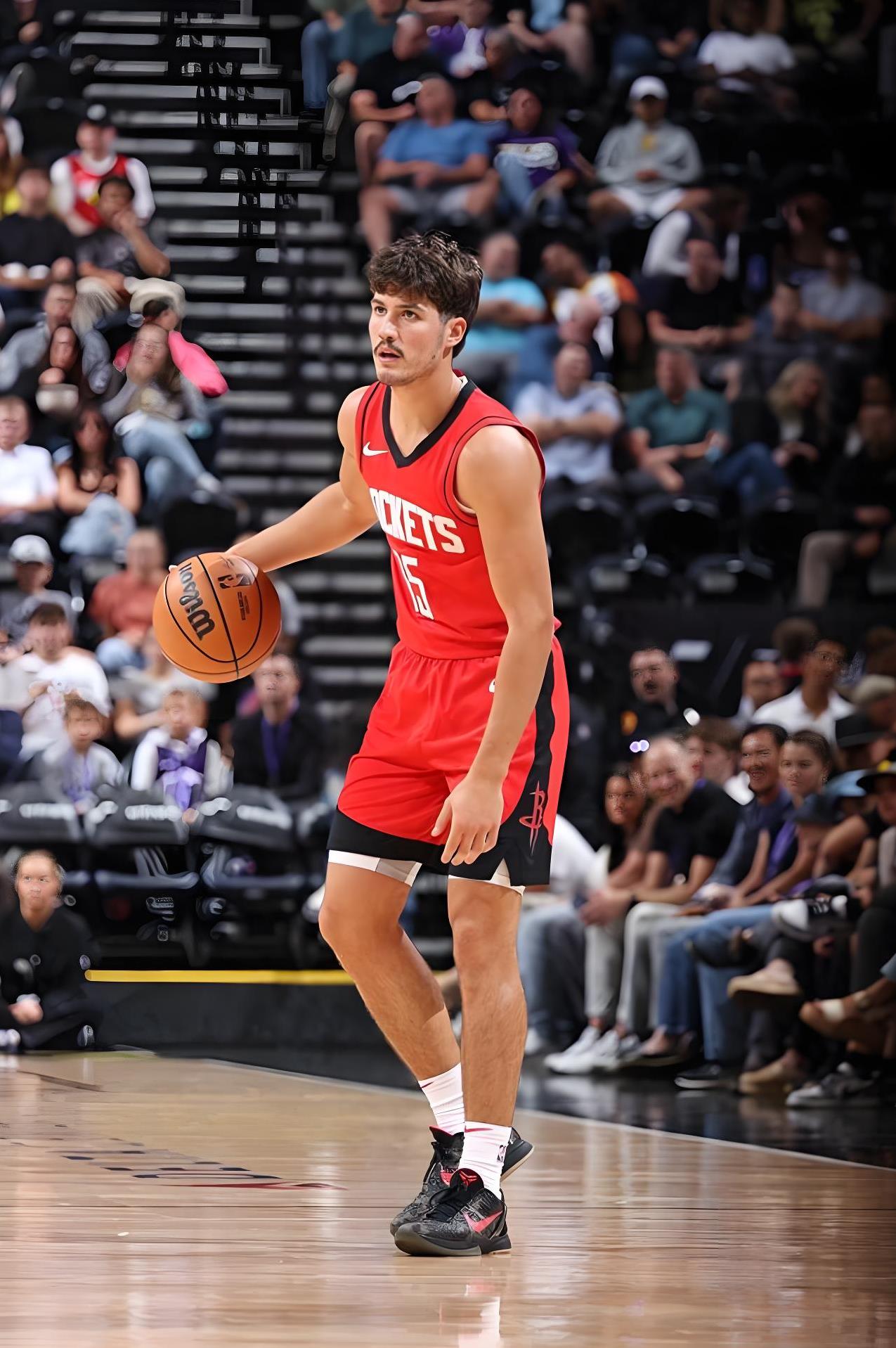 爵士主场大胜火箭,迎来四连胜 爵士主场大胜火箭,迎来四连胜