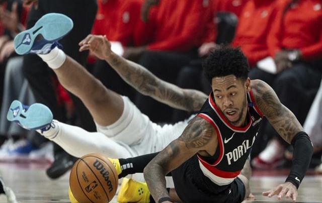 快船主场擒拿开拓者,迎来两连胜 快船主场擒拿开拓者,迎来两连胜