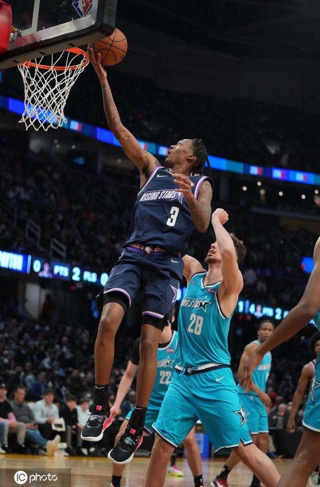 雄牛逆转黄蜂,巴恩斯绝杀三分得分 雄牛逆转黄蜂,巴恩斯绝杀三分得分