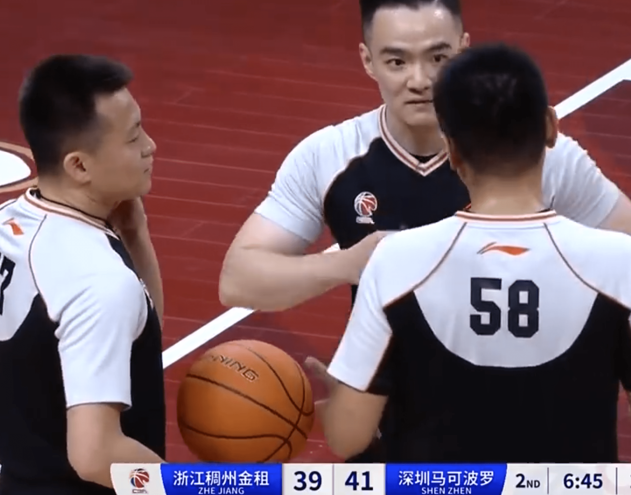 上港主场2-1力帆拉波尔特送点比赛过程回顾的简单介绍 上港主场2-1力帆拉波尔特送点比赛过程回顾的简单介绍