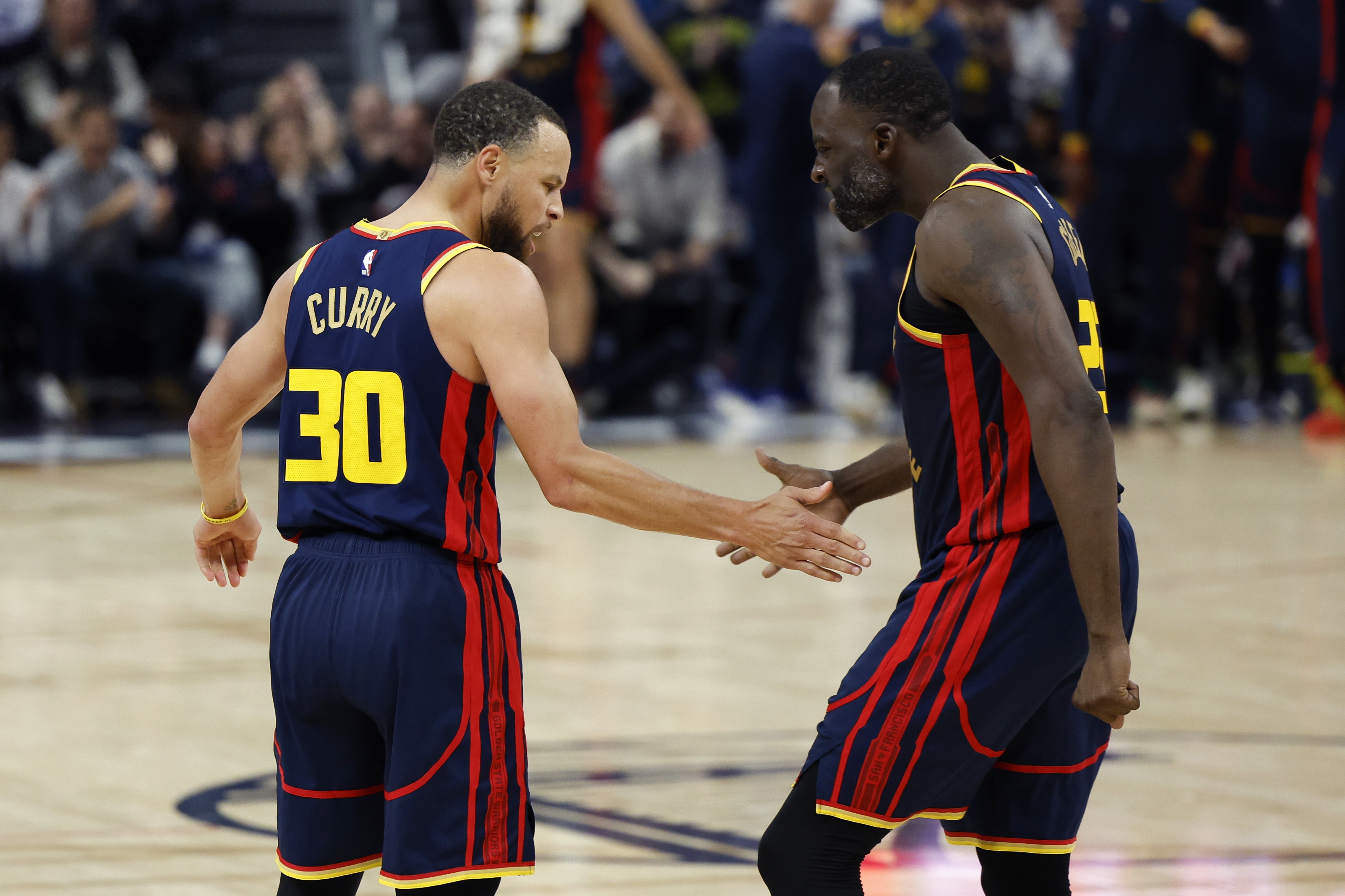 太阳胜马刺,布克绝杀压哨 太阳胜马刺,布克绝杀压哨