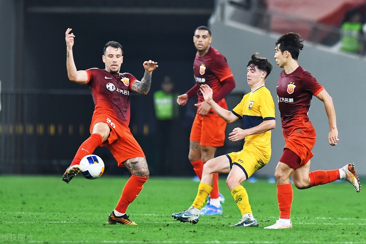 包含冲击豪门，新生力量崛起，引发球迷热议的词条