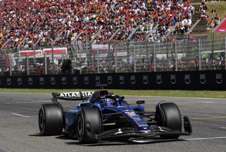 包含哈斯车队轻取红牛二队，皮亚斯特里统治全场的词条