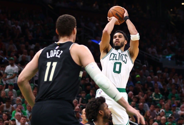 雄鹿轻取福建队，塔图姆点燃赛场的简单介绍