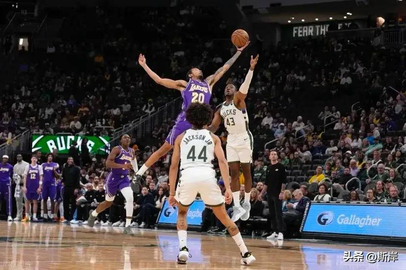 雄鹿轻取福建队，塔图姆点燃赛场的简单介绍